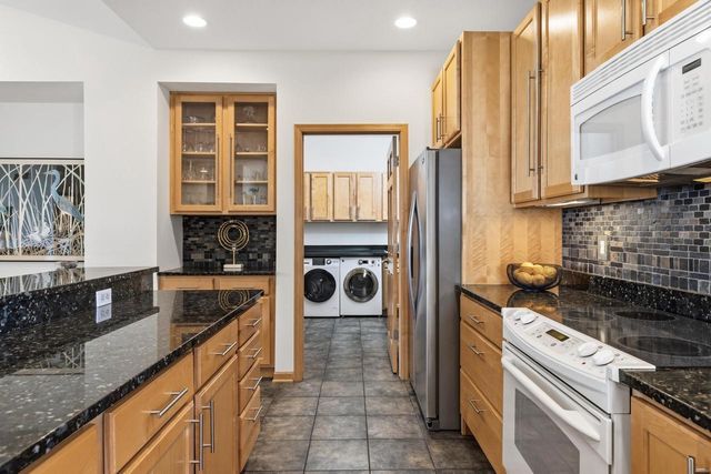 1615 Pond View Court, Middleton, WI 53562