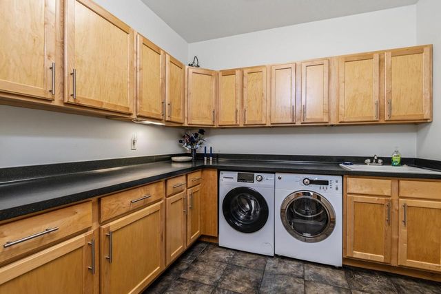 1615 Pond View Court, Middleton, WI 53562