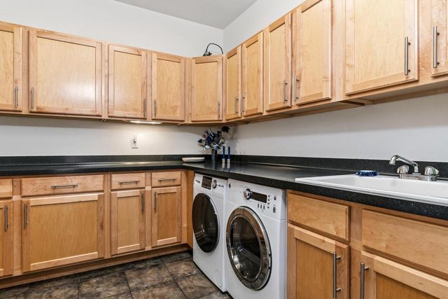 1615 Pond View Court, Middleton, WI 53562