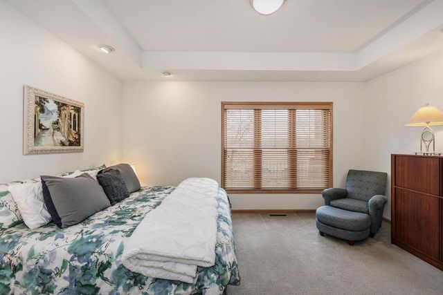 1615 Pond View Court, Middleton, WI 53562