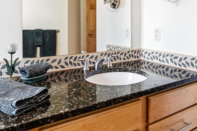1615 Pond View Court, Middleton, WI 53562