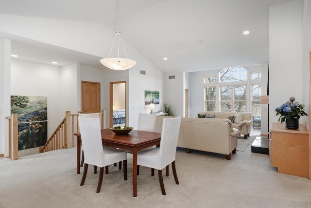 1615 Pond View Court, Middleton, WI 53562
