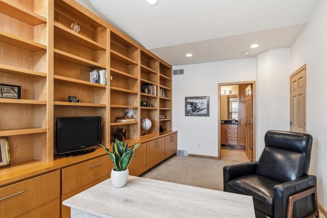 1615 Pond View Court, Middleton, WI 53562