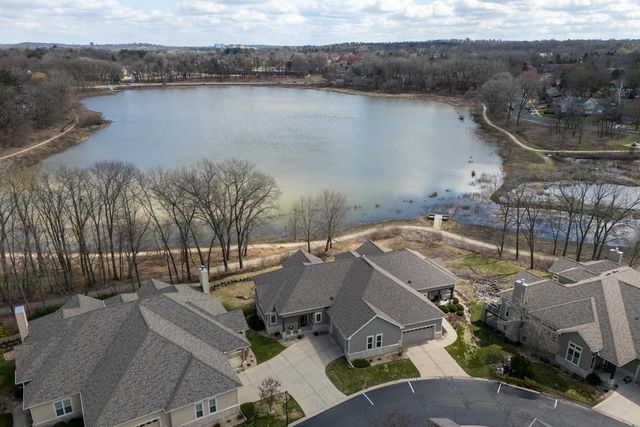 1615 Pond View Court, Middleton, WI 53562