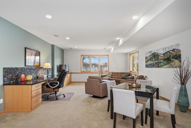 1615 Pond View Court, Middleton, WI 53562
