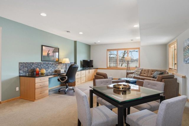 1615 Pond View Court, Middleton, WI 53562