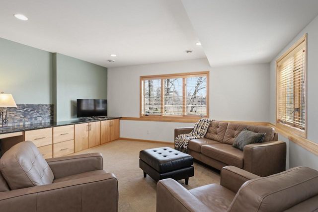 1615 Pond View Court, Middleton, WI 53562