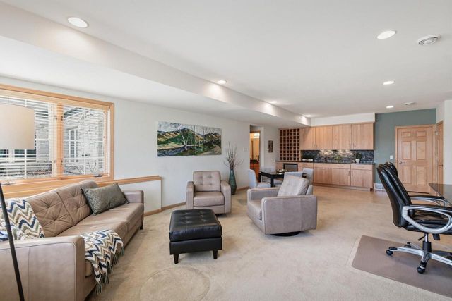 1615 Pond View Court, Middleton, WI 53562
