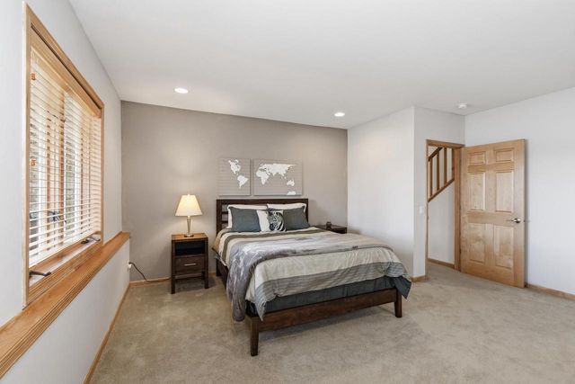 1615 Pond View Court, Middleton, WI 53562