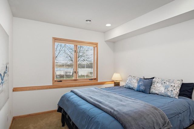 1615 Pond View Court, Middleton, WI 53562