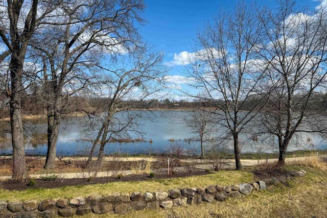 1615 Pond View Court, Middleton, WI 53562