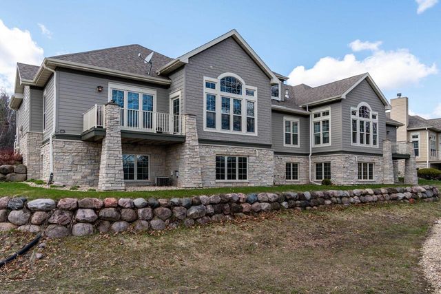 1615 Pond View Court, Middleton, WI 53562