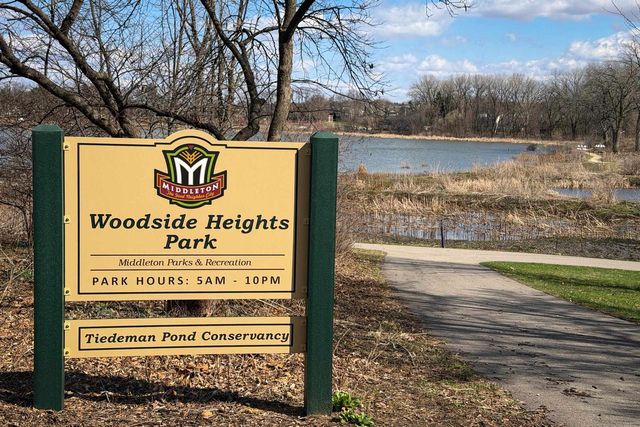 1615 Pond View Court, Middleton, WI 53562