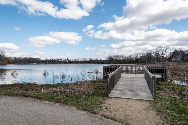 1615 Pond View Court, Middleton, WI 53562