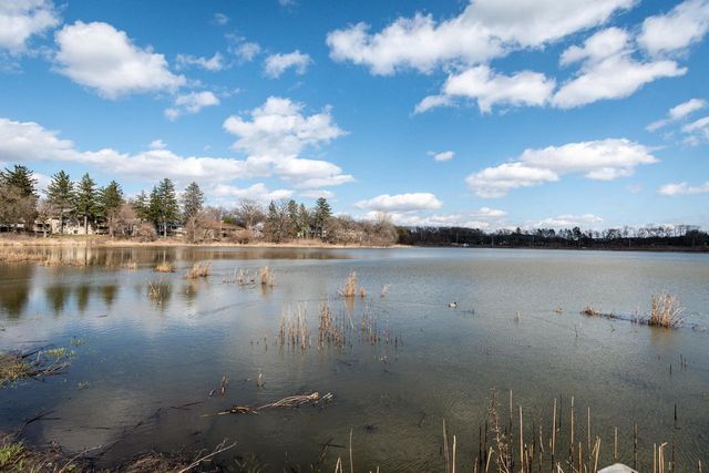 1615 Pond View Court, Middleton, WI 53562