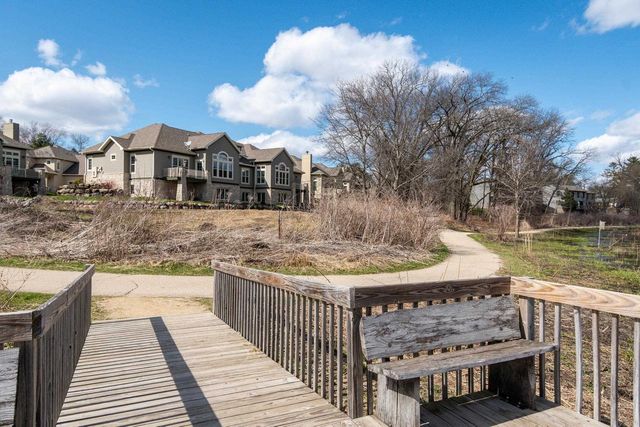 1615 Pond View Court, Middleton, WI 53562