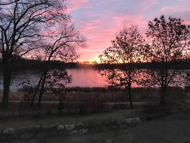 1615 Pond View Court, Middleton, WI 53562