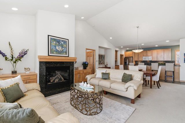 1615 Pond View Court, Middleton, WI 53562