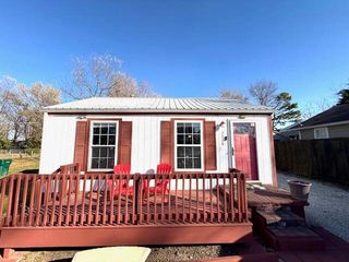 2228 N Farmer Avenue, Springfield, MO 65803