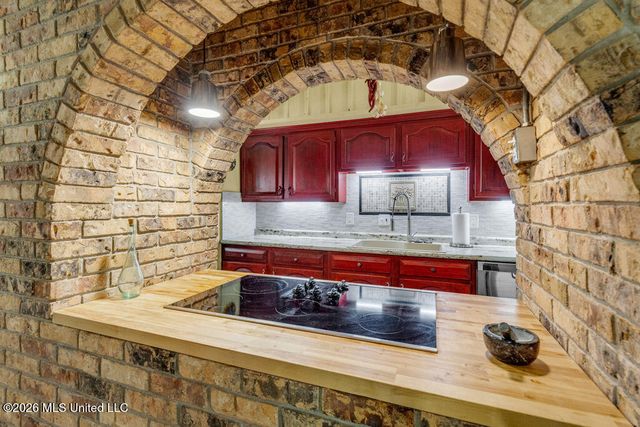 8332 Makiki Drive, Diamondhead, MS 39525