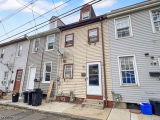 37 Cedar Aly, Phillipsburg Town, NJ 08865