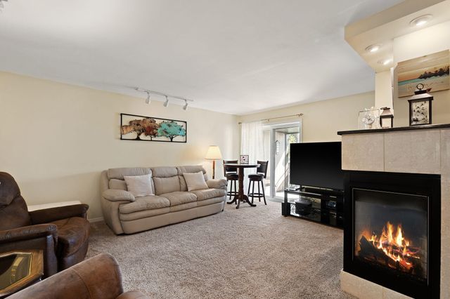 5015 Spinnaker Lane C, Crown Point, IN 46307