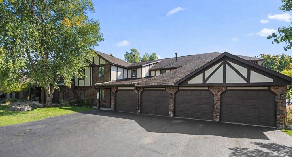 5015 Spinnaker Lane C, Crown Point, IN 46307