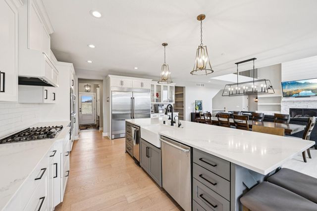 19990 Fairlawn Avenue, Prior Lake, MN 55372