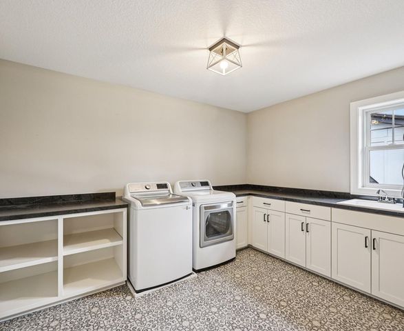 19990 Fairlawn Avenue, Prior Lake, MN 55372