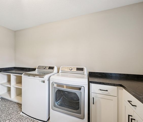 19990 Fairlawn Avenue, Prior Lake, MN 55372