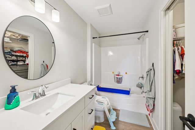 19990 Fairlawn Avenue, Prior Lake, MN 55372