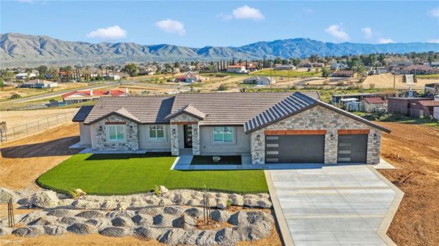 18399 Pacific, Hesperia, CA 92345