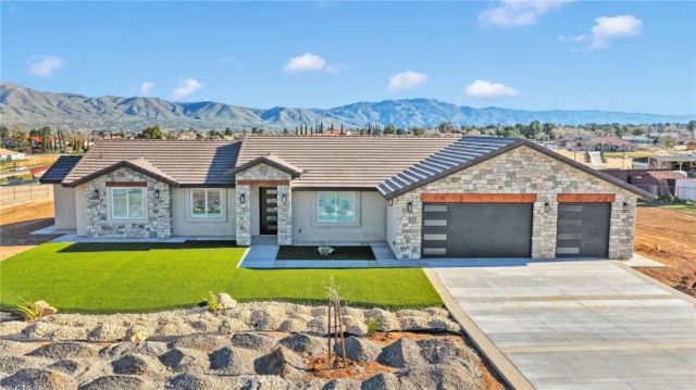 18399 Pacific, Hesperia, CA 92345