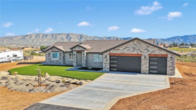 18399 Pacific, Hesperia, CA 92345