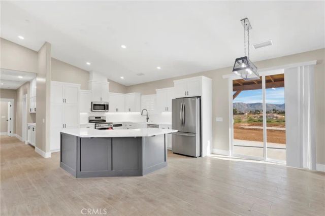 18399 Pacific, Hesperia, CA 92345