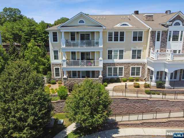 901 Four Seasons Lane, Woodcliff Lake, NJ 07677