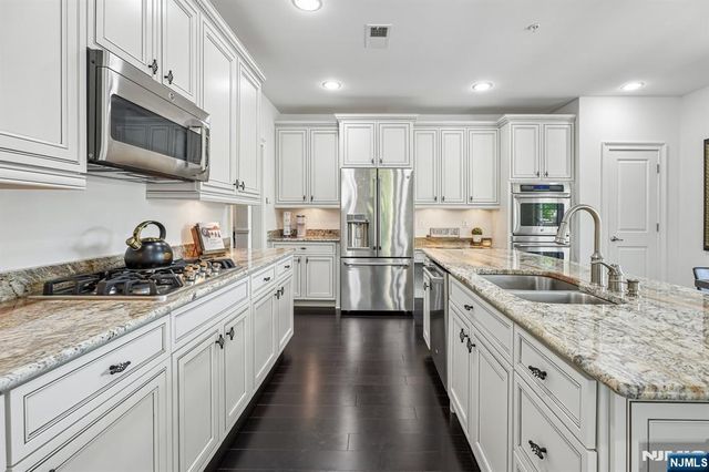 901 Four Seasons Lane, Woodcliff Lake, NJ 07677