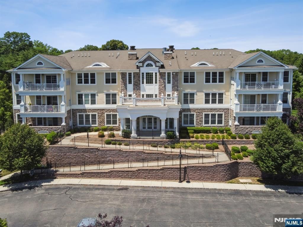 901 Four Seasons Lane, Woodcliff Lake, NJ 07677