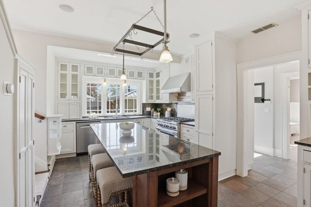 2200 Kenwood Parkway, Minneapolis, MN 55405