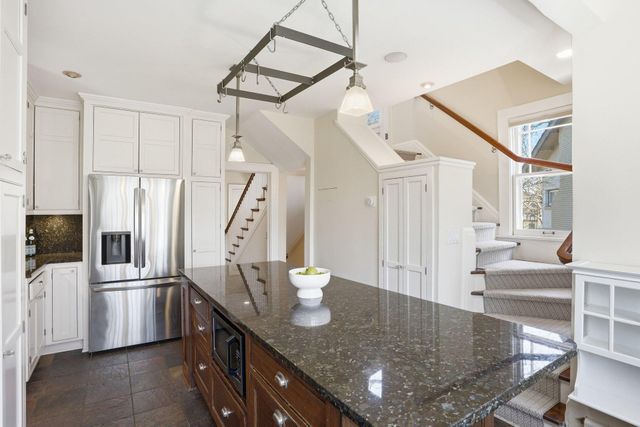 2200 Kenwood Parkway, Minneapolis, MN 55405