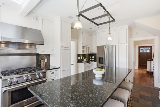 2200 Kenwood Parkway, Minneapolis, MN 55405