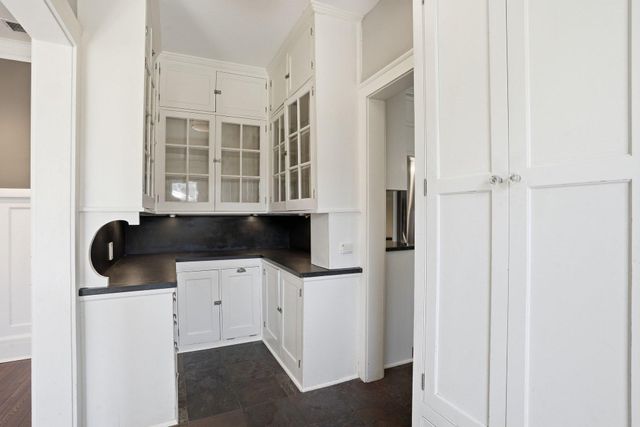 2200 Kenwood Parkway, Minneapolis, MN 55405