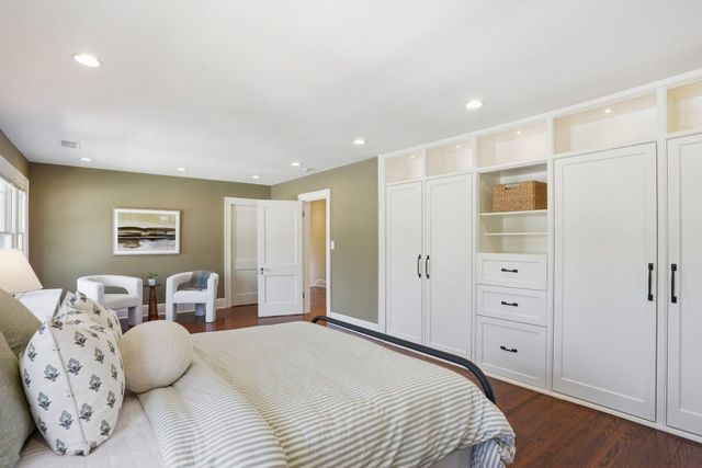 2200 Kenwood Parkway, Minneapolis, MN 55405