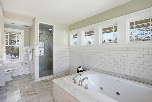 2200 Kenwood Parkway, Minneapolis, MN 55405