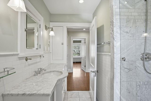 2200 Kenwood Parkway, Minneapolis, MN 55405