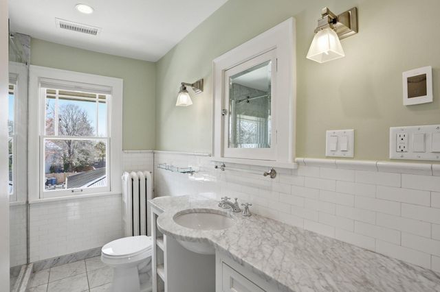 2200 Kenwood Parkway, Minneapolis, MN 55405