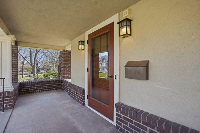 2200 Kenwood Parkway, Minneapolis, MN 55405