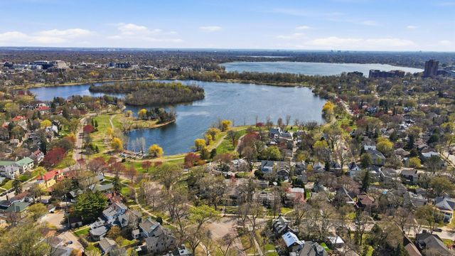 2200 Kenwood Parkway, Minneapolis, MN 55405