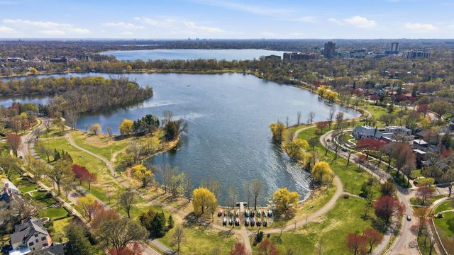 2200 Kenwood Parkway, Minneapolis, MN 55405