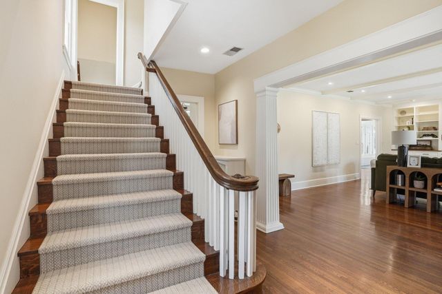 2200 Kenwood Parkway, Minneapolis, MN 55405